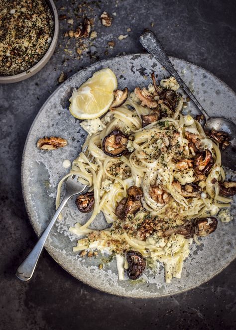 Mushroom Blue Cheese, Blue Cheese Pasta, Mushroom Blue, What Katie Ate, Photography Food Styling, Olive Oil Pasta, Toast In The Oven, Wild Mushroom, Drying Pasta