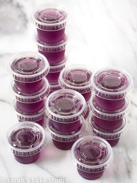 Purple People Eater Jello Shots – colorful, wiggly-jiggly, flavorful jello combined with tropical booze makes these jello shots scream SUMMER; grab your friends and make your taste buds sing. Bachelorette Jello Shots, Grape Jello Shots, Summer Jello Shots, Making Jello Shots, Best Jello Shots, Jello Shots Recipe, Halloween Jello Shots, Halloween Jello, Purple People Eater