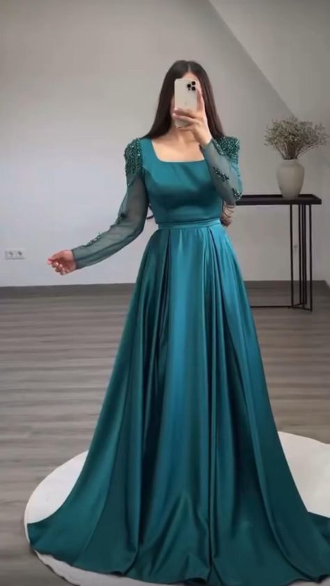 Dresses By Texture, Gown Dress Party Wear, Party Wear Gowns, Long Frock Designs, Simple Frocks, Simple Gowns, Gowns Dresses Elegant, Stylish Short Dresses, Pakistani Fancy Dresses