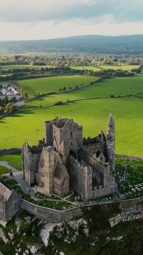 The Rock Of Cashel, Ireland Moodboard, Castle Tattoos, Rock Of Cashel Ireland, Medieval Ruins, Old Castles, Rock Of Cashel, Irish Architecture, Welsh Castles