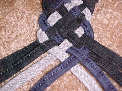 8 string braid tutorial - do this with scrap denim / worn out kids clothes to make bracelets, belts... Återvinna Jeans, Denim Projects, Diy Vetement, Braid Tutorial, Denim Wear, Lv Bags, Denim Crafts, Patchwork Jeans, Old Jeans