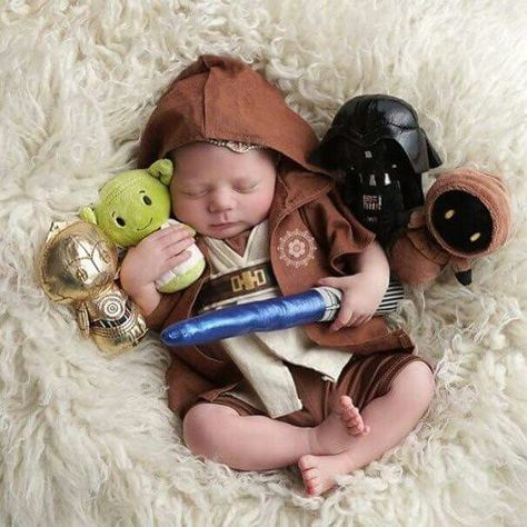 Star Wars Nursery, Baby Sleep Problems, Foto Baby, Baby Arrival, Foto Poses, Theme Halloween, Star Wars Baby, Newborn Photoshoot, Baby Costumes