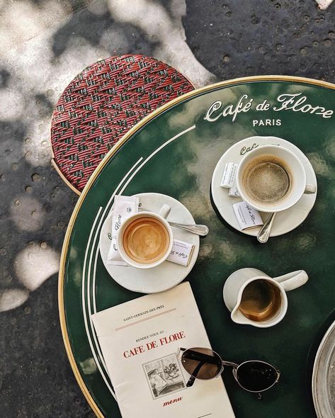 Paris Aesthetic, Coffee And Books, Oui Oui, Coffee Break, Aesthetic Photo, 그림 그리기, Aesthetic Food, Dream Life, Aesthetic Pictures