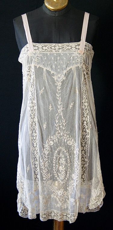 Lace Chemise, Linens And Lace, Roaring Twenties, 1920s Fashion, Antique Lace, Moda Vintage, Vintage Embroidery, Nightgowns, Vintage Lingerie