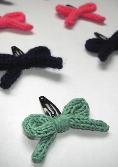 Wire Knitting, Spool Knitting, Crochet Hair Clips, Lucet, Knitted Wire, French Knitting, Crochet Hair Accessories, Knitting Instructions, I Cord