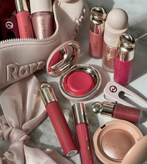 Expensive Makeup, Makeup Bag Essentials, Eye Makeup Pictures, Fancy Makeup, Makeup Needs, Dior Makeup, Rare Beauty, Makeup Obsession, Makeup Items