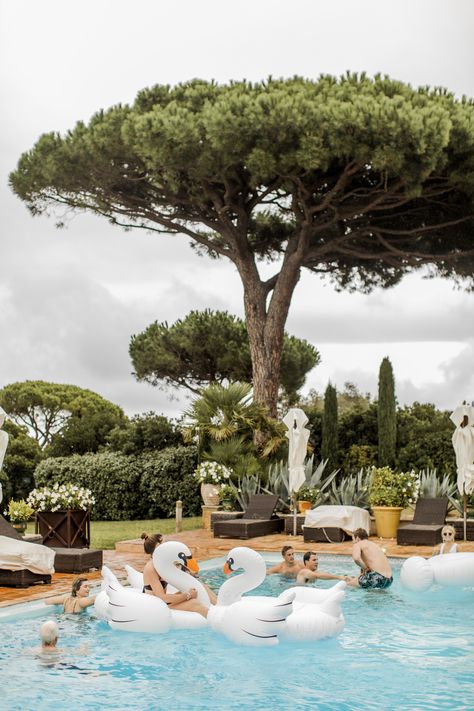 Who knew a pool party in the rain could be so much fun? #wedding #poolparty Italian Pool Party, Tuscan Pool, Wedding Pool Party, Mediterranean Wedding, Weekend Mood, Tuscan Wedding, Event Design Inspiration, Villa Wedding, Tuscany Wedding