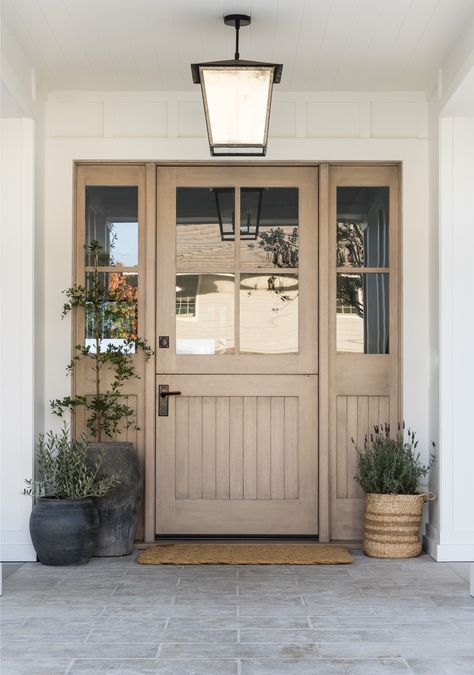 Ramsgate - Mindy Gayer Design Co. White Oak Front Doors, Mindy Gayer Design, Newport Beach House, Cottage Front Doors, Farmhouse Entry, Wood Front Doors, House Front Door, Casa Exterior, Front Door Design