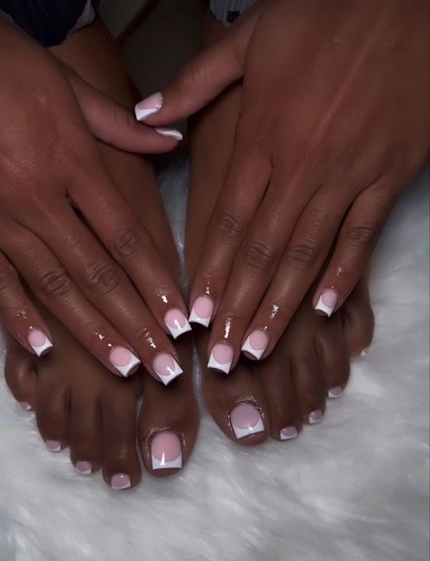 Short French Tip Acrylic Nails And Toes, Nail And Feet Set Ideas, Nail Inspo Black Women, Nail And Toes Matching Ideas, Nail Inspo Black, Nails And Toes, Matching Ideas, Elegant Touch Nails, Acrylic Toes