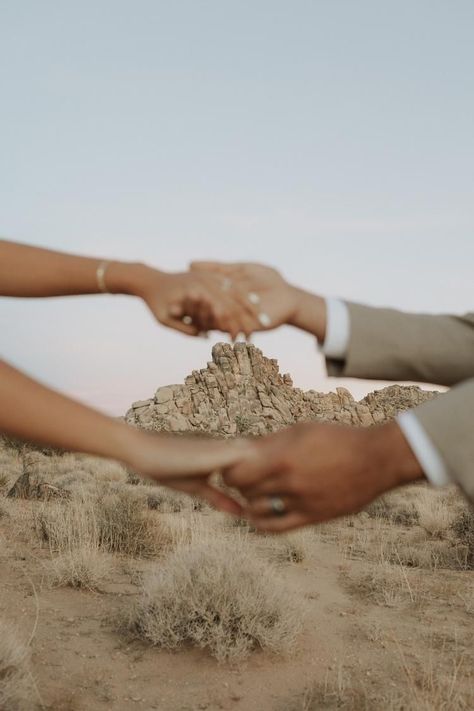 Dessert Wedding Photoshoot, Wedding Photo Ideas Desert, Joshua Tree Elopment, Desert Elopement Arizona, Creative Elopement Photos, Elopement Joshua Tree, Joshua Tree Proposal, Desert Elopement Photography, Desert Wedding Pictures