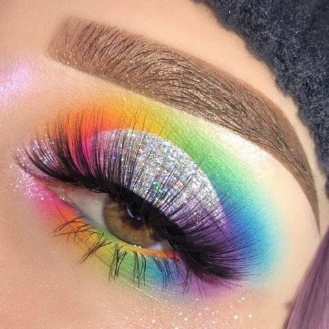 15 Rainbow Makeup Looks To Show Your Pride - Society19 Rainbow Eye Makeup, Make Up Designs, Silver Eye Makeup, Rainbow Eyeshadow, Mekap Mata, Red Eye Makeup, Rainbow Eyes, Pride Makeup, Rainbow Makeup