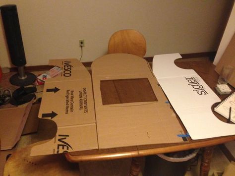 Step-by-step instructions for creating a Mario Kart cardboard frame. Cardboard Mario Kart, Grease Car, Nintendo Halloween, Mario Kart Costumes, Rainbow Road Mario Kart, Akash Kandil, Mario Halloween Costumes, Mario Kart Party, Planes Birthday Party