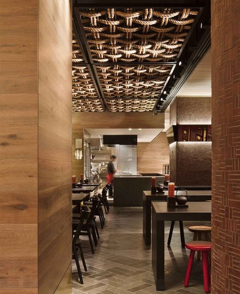 Modern Japanese Style Restaurant Floating Ceiling, Modern Japanese Style, Mim Design, Italian Interior Design, Booth Seating, Ceiling Detail, False Ceiling Design, Restaurant Interior Design, Hospitality Design