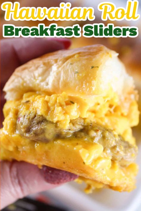 Hawaiian Roll Breakfast Sliders, Hawaiian Roll Breakfast, Sausage Sliders, Hawaiian Breakfast, Sliders Recipes Hawaiian Rolls, Breakfast Sliders, Hawaiian Roll Sliders, Rolled Sandwiches, Hawaiian Roll