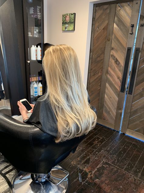 Cool Blonde Hair Highlights, Blonde Highlights And Layers, Blonde Hair Layers, Balayage Hair Blonde Straight, Layered Blonde Hair, Blonde Hair With Layers, V Layers, Blonde Long Layers, Skincare Vanity