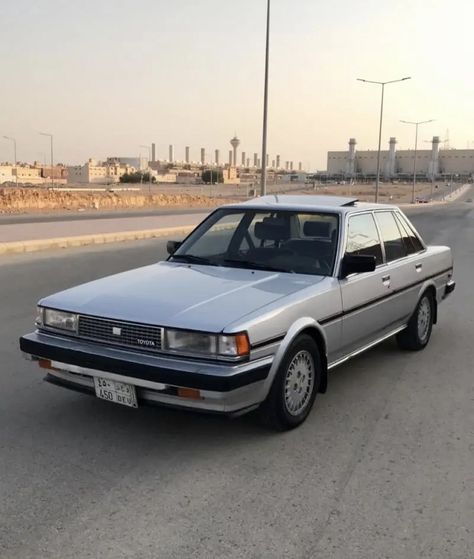 Toyota Cressida Mx83, 80s Cars, Diy Industrial Lighting, Toyota Cressida, Industrial Lighting, Retro Cars, Car Car, Car Collection, Toyota Camry