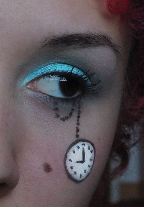 Alice In Wonderland Inspired Eye Makeup | EntertainmentMesh Carnaval Make-up, Alice In Wonderland Makeup, Wonderland Makeup, Alice Costume, Mad Hatter Party, Alice In Wonderland Costume, Wonderland Costumes, Halloween Tattoo, Alice In Wonderland Theme