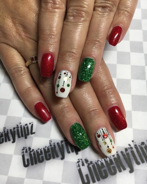 Christmas sparkle 💅🏻 #christmasnails #sparkle #temecula #christmasbaubles #baubles #biab over natural nails 💅🏻 Christmas Nails Builder Gel, Christmas Bauble Nail Art, Bauble Nail Art, Australian Christmas Nails, Christmas Bauble Nails, Christmas Biab Nails Short, Christmas Nails Natural Nail, Christmas Biab Nails, Bauble Nails