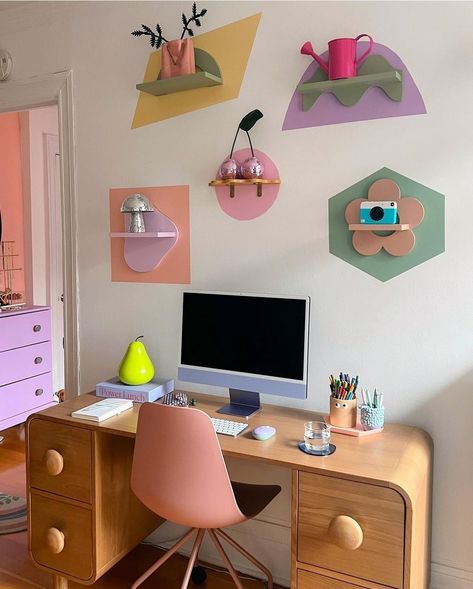 Aesthetic College Apartment, 23 Aesthetic, My New Apartment, Colorful Room Decor, Aesthetic College, Girly Apartment Decor, Maximalist Interior, Desk Inspiration, College Apartment