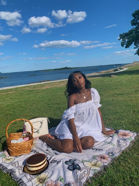 All White Picnic Outfit, Dresses For Picnic, Picnic Dress Ideas, Picnic Outfit Black Women, Cute Picnic Outfits, Picnic Fits, Picnic Dresses, Color Picnic, Picnic Outfit Ideas