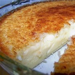 Magic Crust Custard Pie - Cook'n is Fun - Food Recipes, Dessert, & Dinner Ideas Impossible Coconut Pie, Impossible Pie, Pie Tin, Coconut Pie, Coconut Cream Pie, Custard Pie, Delish Recipes, Pie Dessert, Yummy Sweets