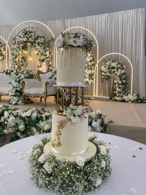 #weddingcake #tieredcake #foodstagram #cakedecoration #cakeideas Wedding Cake Designs Elegant 2024, Nikkah Cake, Wedding Cake 3 Tier, Sparkly Wedding Cakes, Classy Wedding Cakes, Gardenia Wedding, Lamb Cake, Dream Wedding Decorations, Themed Wedding Cakes