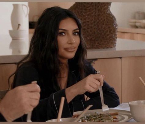 Kim Kardashian Meme, Kardashian Memes, I Want A Relationship, K Meme, Reaction Face, Girl Celebrities, Funny Video Memes, Meme Faces, Really Funny Pictures