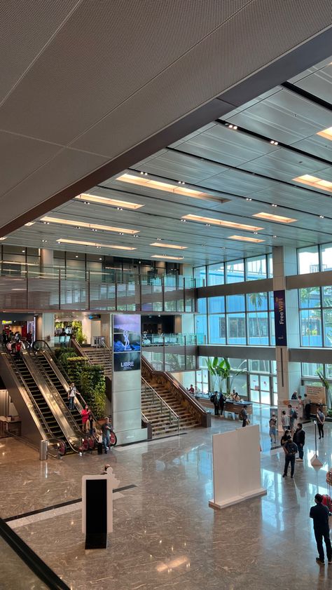 ig ; danielle.dulalia Changi Airport Aesthetic, Airport Escalator, Muscat Airport, Airport Feeling, Singapore Trip, Airport Vibes, Dump Photos, Singapore Changi Airport, Singapore Tour