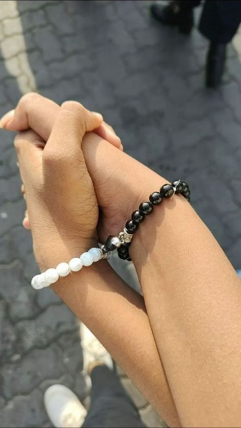 24+ Unique Anniversary Gift Ideas For Boyfriend Bracelet Poses Photo Ideas, Fake Couple Photo Snapchat, Fake Insta Story Girlfriend, Fake Snap Girlfriend No Face, Fake Girlfriend Snaps, Couple Bracelets Aesthetic, Couple Snapchat Pictures, Rosé Snapchat, Club Couple