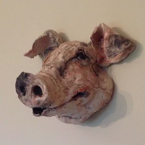 Pig wall art by Louise Brown Pig Clay Sculpture, Pig Head Drawing, Funny Ceramics, Mascara Papel Mache, Animal Head Decor, Pig Wall Art, Pig Sculpture, Louise Brown, Pig Girl