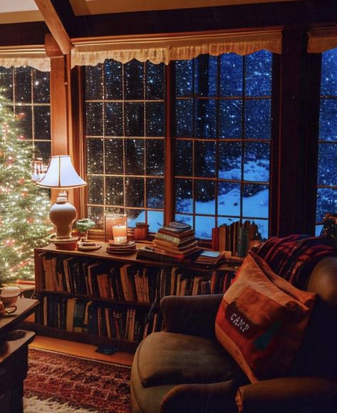 Warm Christmas, Cabin Life, Cozy Place, House Goals, Cozy Cabin, Cozy Room, Dream Rooms, Cozy Christmas, Beautiful Interiors