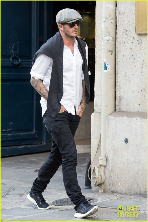 David Beckham Newsboy Hat Outfit Mens, David Beckham Hat, Flat Cap Men Outfit, Flat Cap Outfit, Newsboy Hat Outfit, Hat Men Outfit, Cap Outfit Men, David Beckham Style Outfits, David Beckham Photos