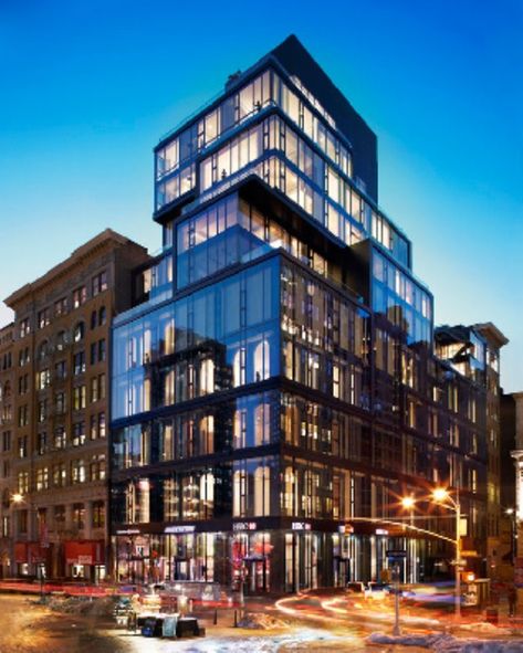 Loft in New York Large Building, Apartment Luxury, Glass Building, New Architecture, New York Homes, Manhattan Ny, Interesting Buildings, Union Square, Facade Architecture