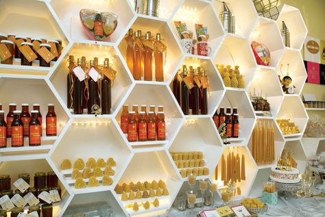 Honey Display Ideas, Honey Store Design, Honey Shop Design, Honey Display, Honey Cafe, Honey Store, Honey Brand, Grocery Store Design, Bee Shop