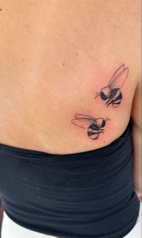 Carpenter Bee Tattoo, Unique Ankle Tattoos, Feather Tattoo Ankle, Small Music Tattoos, Butterfly Ankle Tattoos, Rose Tattoo On Ankle, Queen Bee Tattoo, Small Bee Tattoo, Tattoos Ideas For Women