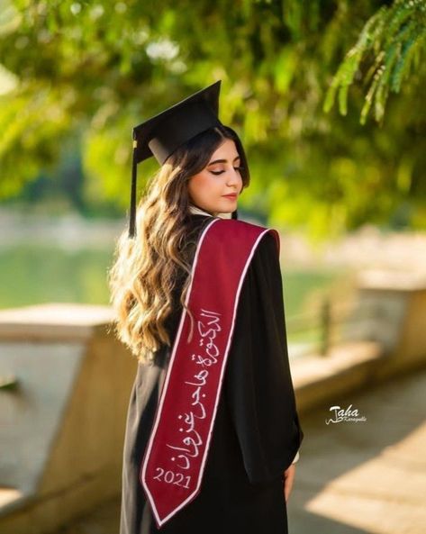 Graduation Outfit Ideas White, Creative Shot For Graduation Studio, High School Graduation Outfit Ideas, Creative Shot For Graduation, College Graduation Outfit Ideas, Graduation Outfit Ideas High School, Convocation Photography, Cute Graduation Outfits, School Graduation Outfit