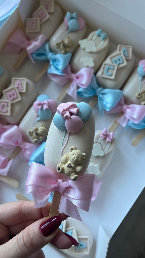 Darling gender reveal cakesicles 🩵🩷 . . . . . #cakesicles #cakesicle #cakesiclesofinstagram | Instagram Gender Reveal Cakesicles, Gender Revel Cake, Gender Reveal Cake Pops, Gender Reveal Food, Gender Reveal Baby Shower Themes, Diy Hot Chocolate, Pregnancy Gender Reveal, Cute Christmas Cookies, Baby Shower Treats