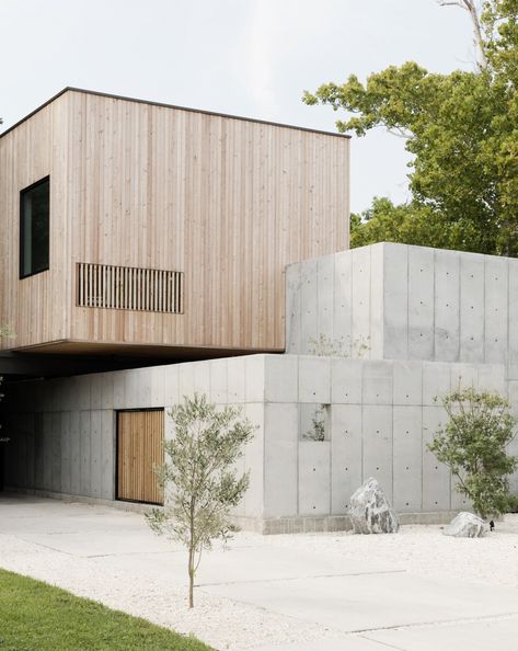 Cement House Exterior, Concrete And Wood Architecture, Wood And Concrete House, Wood And Concrete Architecture, Modest House, Cement House, Cement Panels, Wood And Concrete, Box House