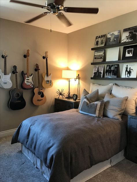 Cozy Room For Men, Musicians Bedroom Aesthetic, Male Rooms Ideas, Guitar Room Aesthetic Dark, Guitar On Wall Decor Bedroom, Masculine Room Decor Men Bedroom, Bedroom With Guitar On Wall, Guys Bedroom Decor Ideas, Room Ideas Aesthetic Men Minimalist