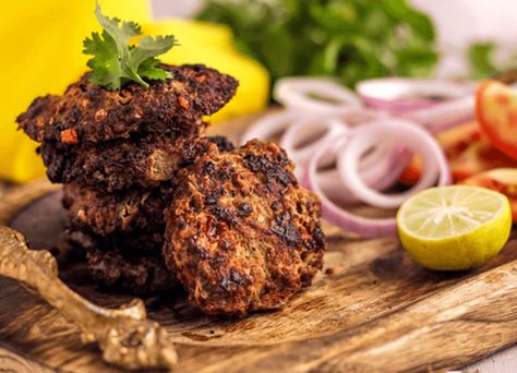 The Afghani chapli Kabab tastes best when served with Afghani Naan, Boiled Jeera Rice, Puloa or Green Coriander Chutney. Pakistan Food, Tamarind Chutney, Kebab Recipes, Pakistani Food, Ground Meat, Biryani, Naan, Food Festival, Chutney