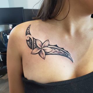 88 Tattoo, Front Shoulder Tattoos, Polynesian Tattoos Women, Pretty Hand Tattoos, Polynesian Tattoo Designs, Tattoos For Black Skin, Pretty Tattoos For Women, Shoulder Tattoos For Women, Thigh Tattoos Women