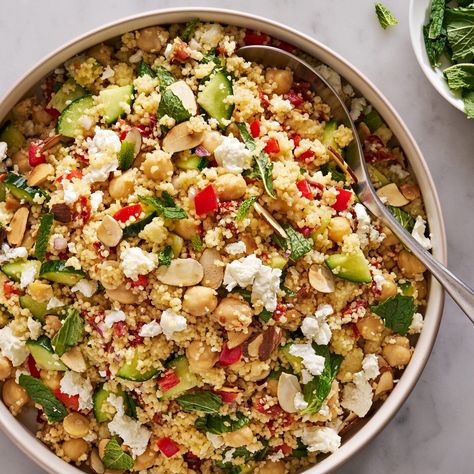 Delish Quinoa Salad Recipes Easy, Easy Quinoa Salad, Mediterranean Quinoa, Quinoa Salad Recipe, Make Ahead Salads, Easy Quinoa, Mediterranean Quinoa Salad, Grain Salad, Mediterranean Salad