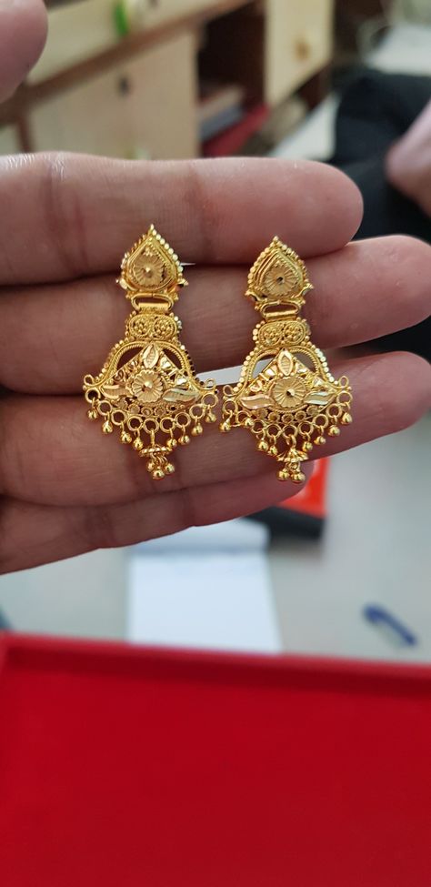 916 Gold Earrings, Kammalu Designs, Gold Zumaka, Gold Tops Earrings Indian, Pretty Rings Simple, Pendent Gold, Gold Investment, Gold Jewelry Prom, Temple Jewellery Earrings