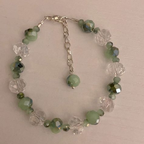 Green and clear glass beaded bracelet. Beaded Green Bracelet, Jewelry Aesthetic Green, Bead Crystal Bracelet, Diy Green Bracelet, Cute Green Bracelet, Green Beaded Bracelets Aesthetic, Clear Bracelet Ideas, Green Diy Bracelet, Glass Bead Friendship Bracelet