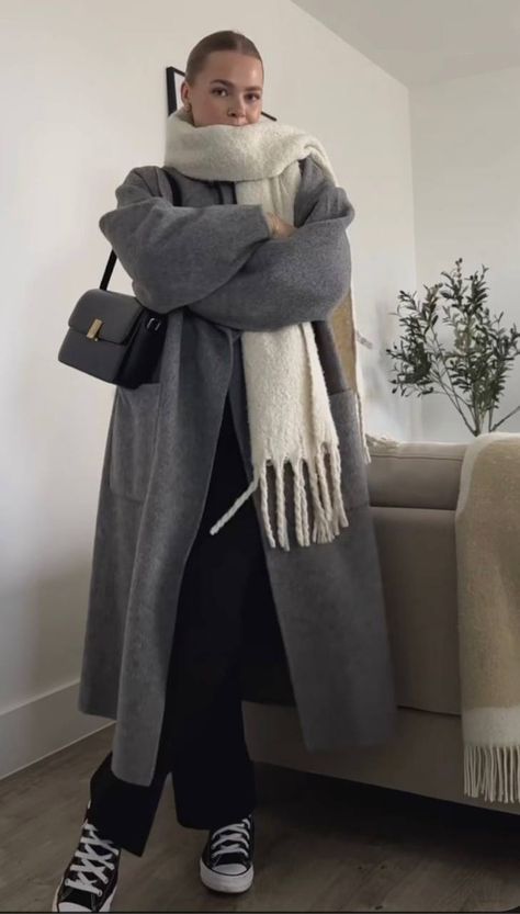 Light Grey Overcoat Outfit Women, Gray Winter Coat Outfit, Winter Outfit Grey Coat, Winter Outfits With Grey Coat, Cozy University Outfit, Grey Dress Coat Outfit, Grey Coat Outfit Aesthetic, Winter Coat And Scarf, Long Grey Coat Outfit Winter