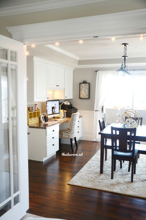 Guest room with desk