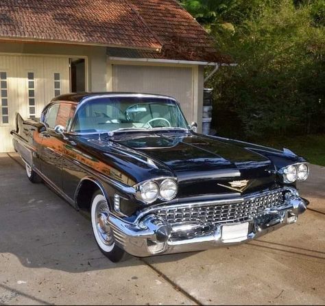 Old Cadillac, 1956 Cadillac, Black Cadillac, Trippy Pictures, 60s Cars, Car Deco, Old Vintage Cars, Old School Cars, Old Classic Cars