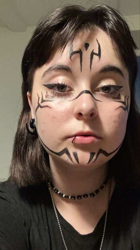 Sukuna Face Make Up, Sukuna Face Makeup, Face Paint Anime, Sukuna Face Paint, Sukuna Make-up, Sukuna Face Tattoos, Sukuna Halloween Costume, Ninja Make Up, Sukuna Marks