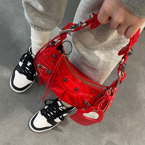 Balenciaga Red Bag, Architecture Fashion Design, Red Balenciaga, Fye Outfits, Arm Candies, Y2k Fashion Aesthetic, Botox Lips, Sculptural Fashion, Red Bag