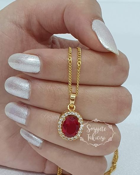 Golden Locket, Pendent Gold, Ruby Ring Designs, Baby Jewelry Gold, Breakfast Machine, Lace Fancy, Locket Design, Antique Gold Jewelry Indian, Elegant Jewellery